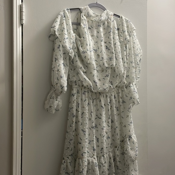 Fashion Poet clip dot cold shoulder ruffle long sleeve dress in white multicolor - Picture 4 of 9